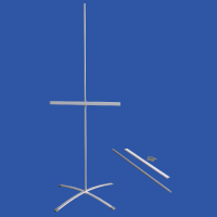 Die zweite Teilstange des Steckdisplays auf die erste stecken und mit dem Clip den ersten Klettquertr&auml;ger an der Verbindungstelle der Teilstangen befestigen.